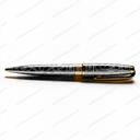 A luxurious silver pen – geometric details with an Emirati identity